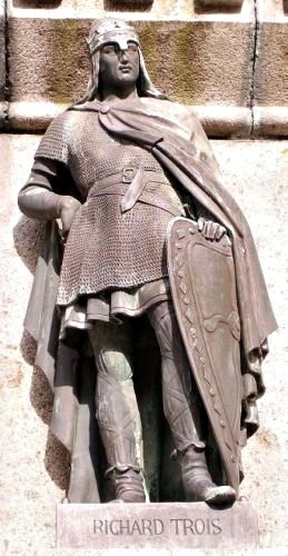Rikard 3. som del af Seks hertuger af Normandiet monumentet p torvet i Falaise