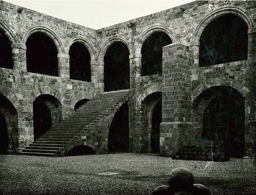 Borggården i Johannitternes fæstning på Rhodos