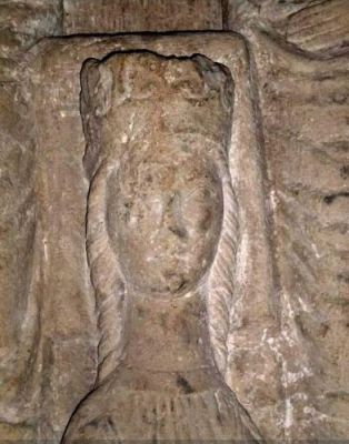 Enkedronning Mechthilde som afbildet på hendes grav i Varhem Kirke