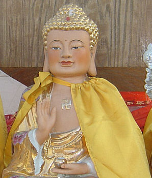 Budha i et tempel i en kinesisk landsby nr Dalian