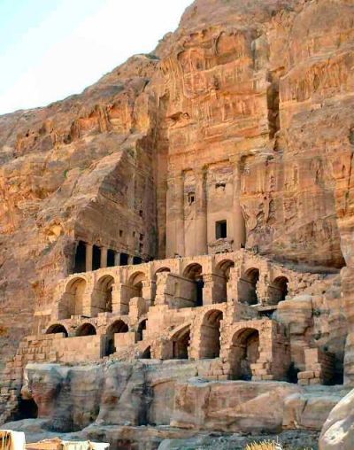 Den romerske by Petra i den Jordanske rken