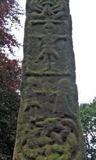 stsiden af Viking Cross p kirkegrden ved Gosforth kirke i Cumbria