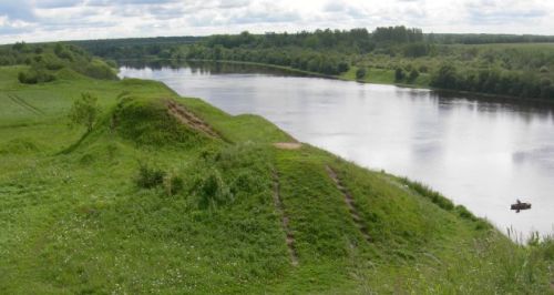 Vikinge gravhøje langs Volkov floden nær Staraya Ladoga