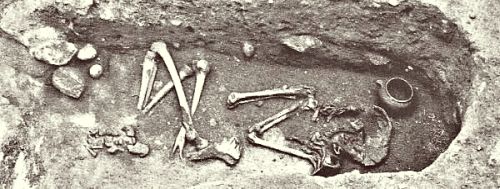 Inhumation graves from Roman Iron Age at Hjadstrup