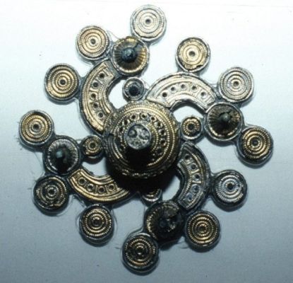Swastika-fibula from the 3-4 century AD excavated on the Engbjerg burial site in Sengeløse