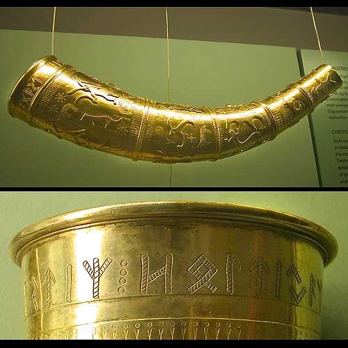 Det korte guldhorn på Nationalmuseet med nærbillede af indskriften