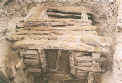 Tømmerstokke af cypres brugt i Tuyuhun gravhøje