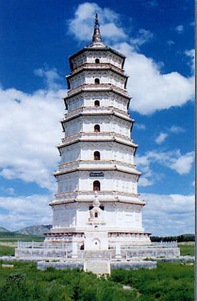 The white pagoda in the ruined city of Qingzhou in Balin Youqi