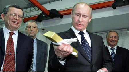 Putin inspects the Russian gold reserves