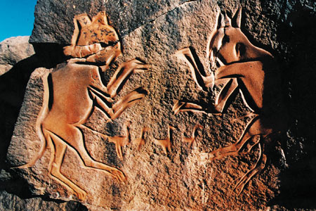 Stone carving with fighting cats in the desert in Libya