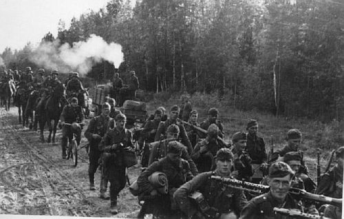 Tyske soldater under fremrykning i Rusland i Juni 1941