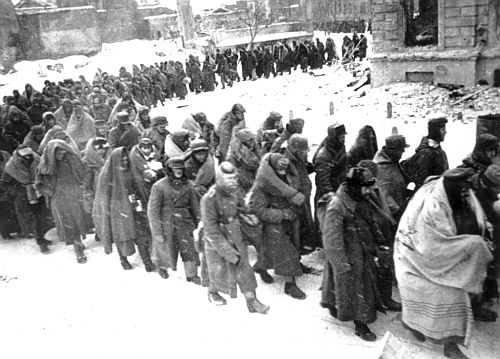 Tyske soldater overgiver sig ved Stalingrad i Februar 1943 - Slaget om Stalingrad var krigens vendepunkt