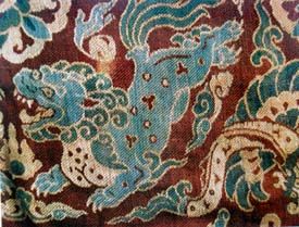 Løve på vævet silketæppe fra Liao Riget