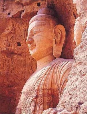 Statue in Luoyang with high sharp nose