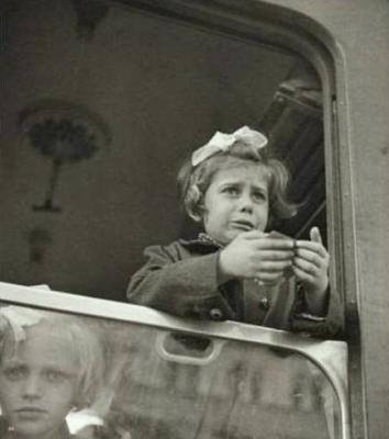 Børn af jødisk afstamning fra Tjekkoslovakiet i tog på vej til England