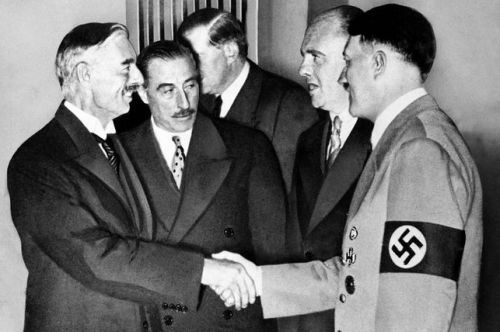 Neville Chamberlain og Adolf Hitler i München