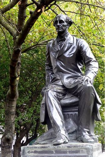 Statue af John Stuart Mill i Victoria Embankment